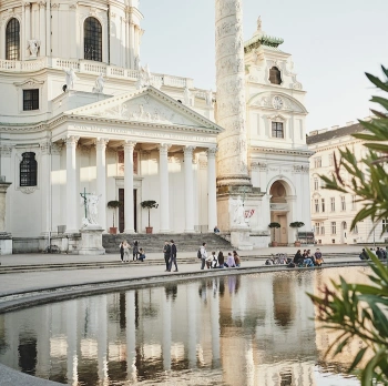 Blick auf die Karlskirche in Wien